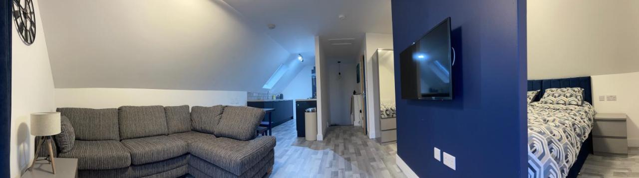 Lochside Loft - Self Catering Apartment For 2 In A Great Location For Inverness Airport And Both Cabot Highlands & Nairn Golf Courses Екстер'єр фото