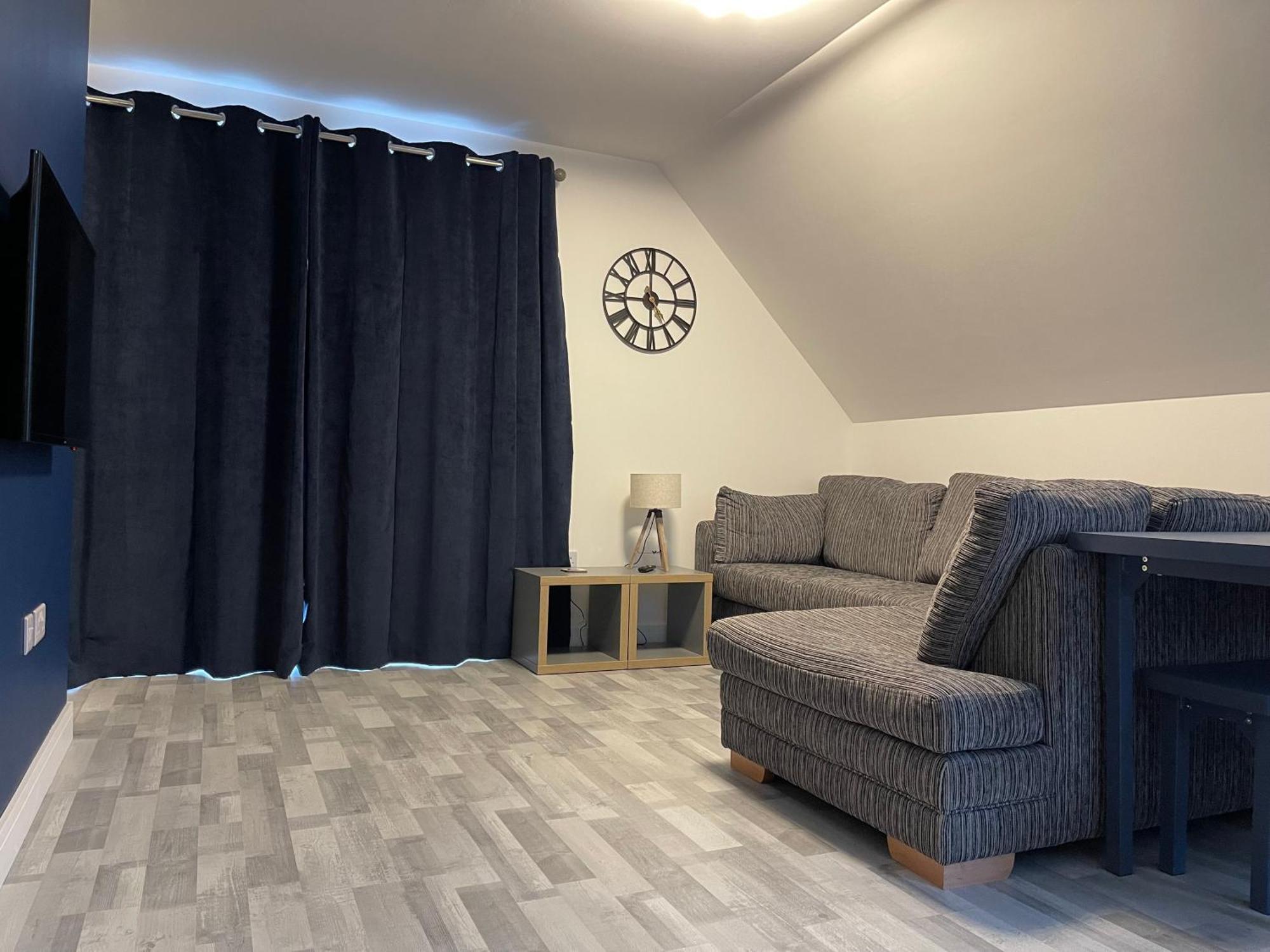 Lochside Loft - Self Catering Apartment For 2 In A Great Location For Inverness Airport And Both Cabot Highlands & Nairn Golf Courses Екстер'єр фото