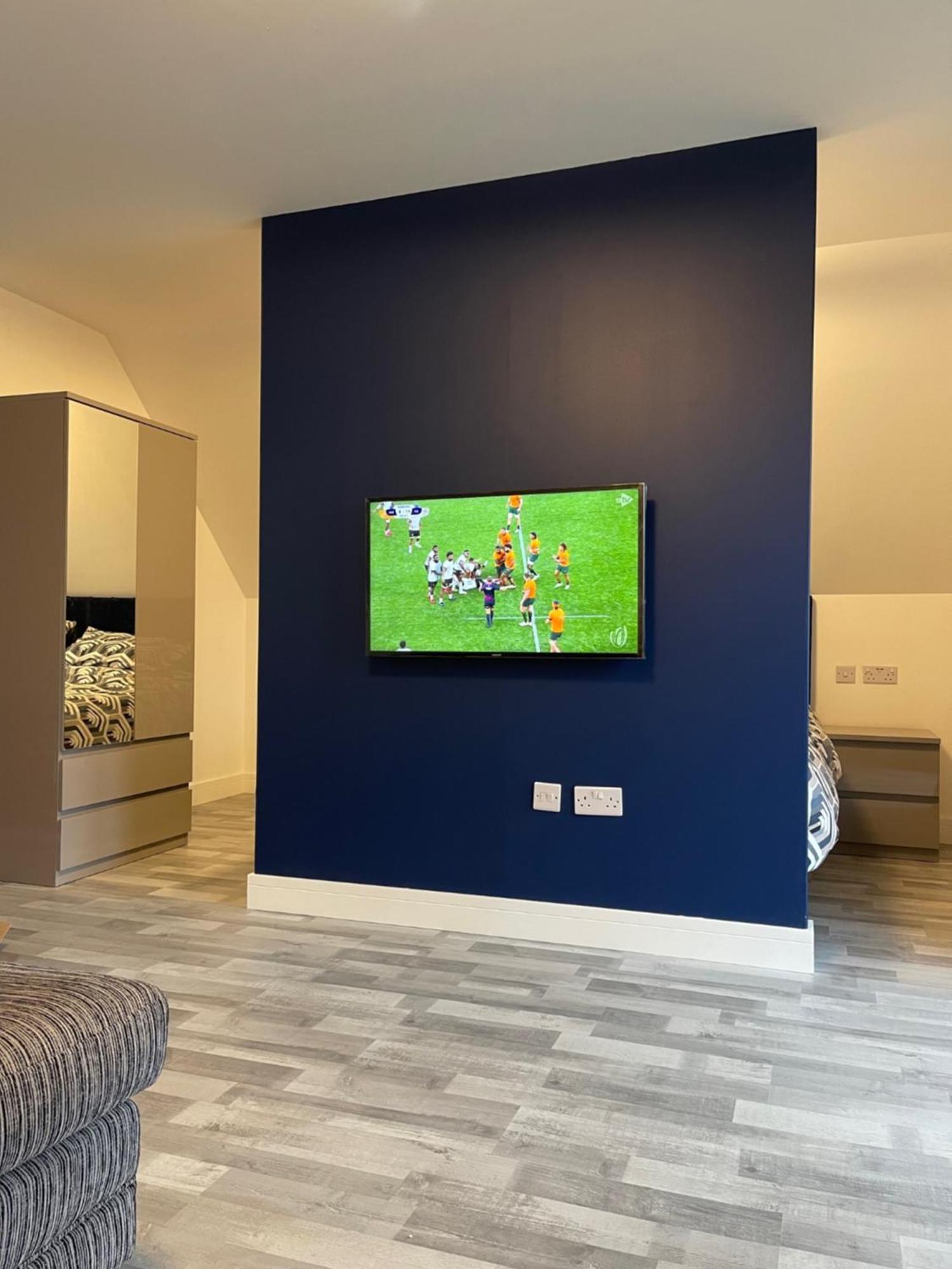Lochside Loft - Self Catering Apartment For 2 In A Great Location For Inverness Airport And Both Cabot Highlands & Nairn Golf Courses Екстер'єр фото